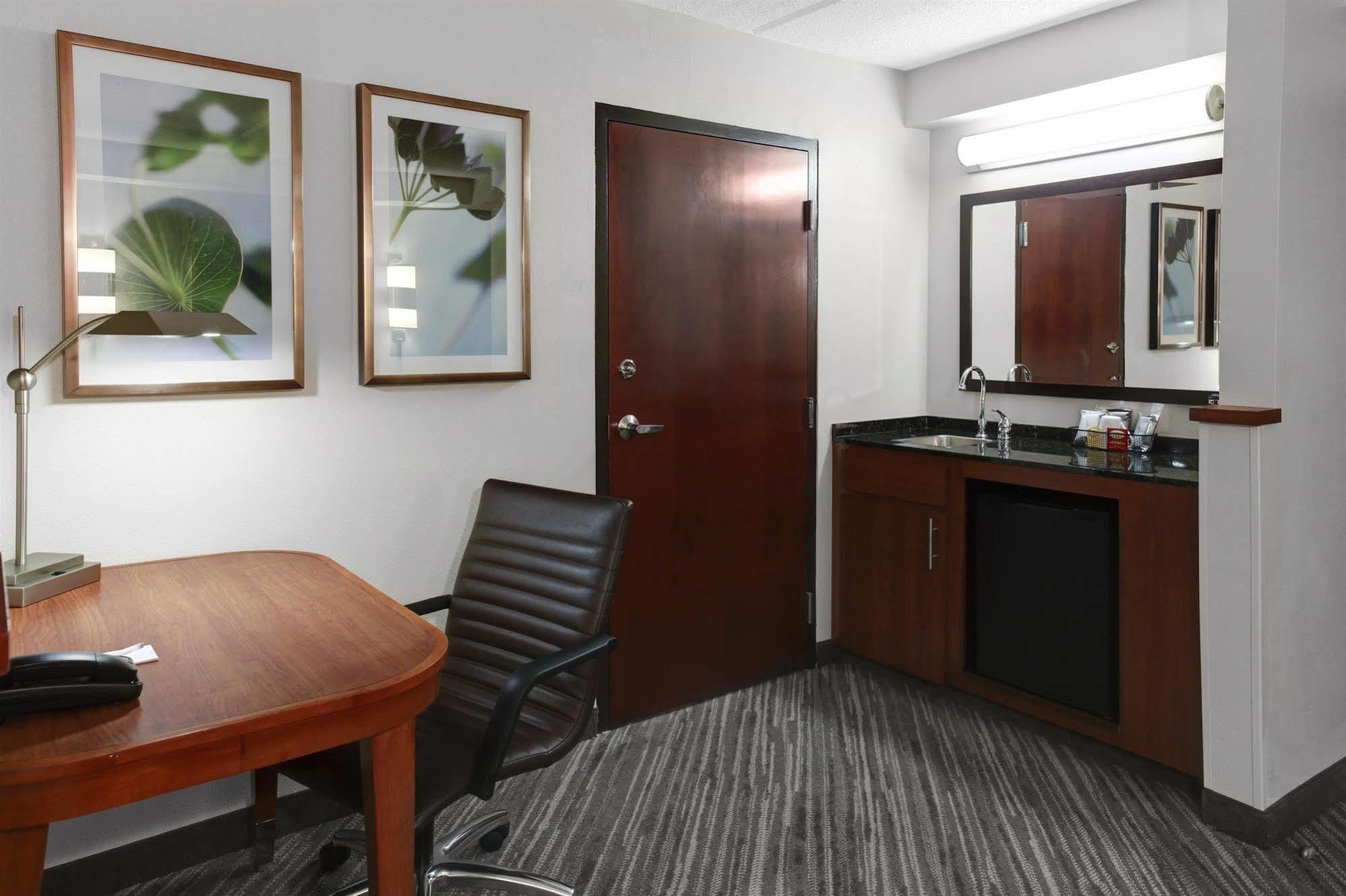 Hyatt Place Charlotte Airport Billy Graham Parkway Екстериор снимка